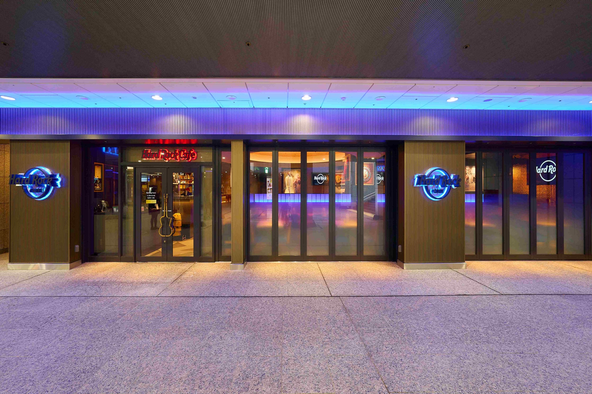 みなとみらいで楽しむご当地グルメ体験【Hard Rock Cafe 横浜】